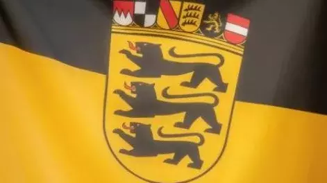 Auf diesem Bild ist die Flagge von Baden-Württemberg zu sehen. 